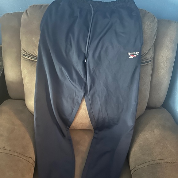 Men's Regular-Fit Identity Vector Drawstring Track Suit - Picture 4 of 8